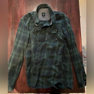 Vans Men’s Tailored Fit Large Flannel Button Down Long sleeve